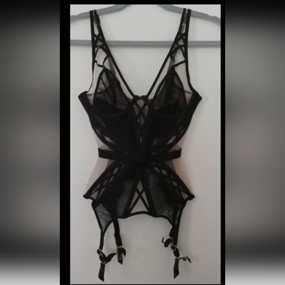 Agent Provocateur Size:32D Cherise Basque  Color:Black